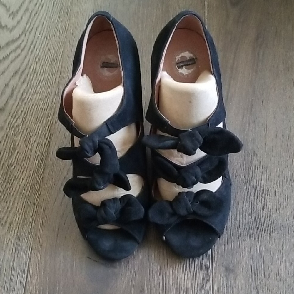 Black suede heels